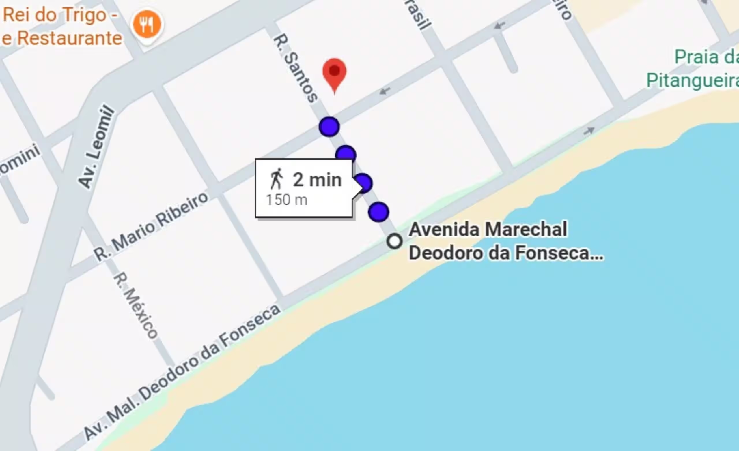 Mapa fornecido da localização da Casa Pitanga e do trajeto até a Praia de Pitangueiras, indicado na imagem como 150 metros e 2 minutos a pé